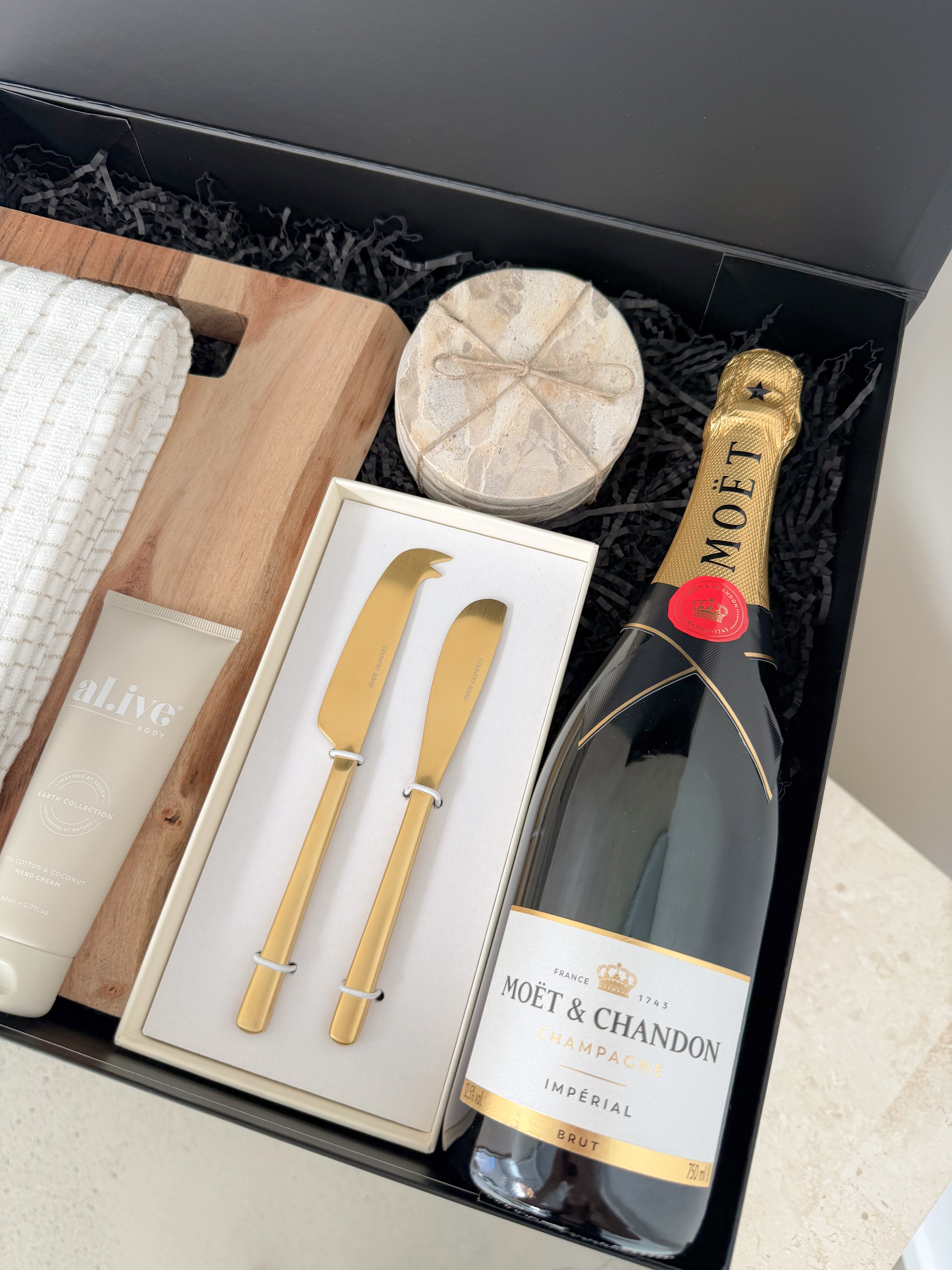 The Weekend Retreat (Moet)