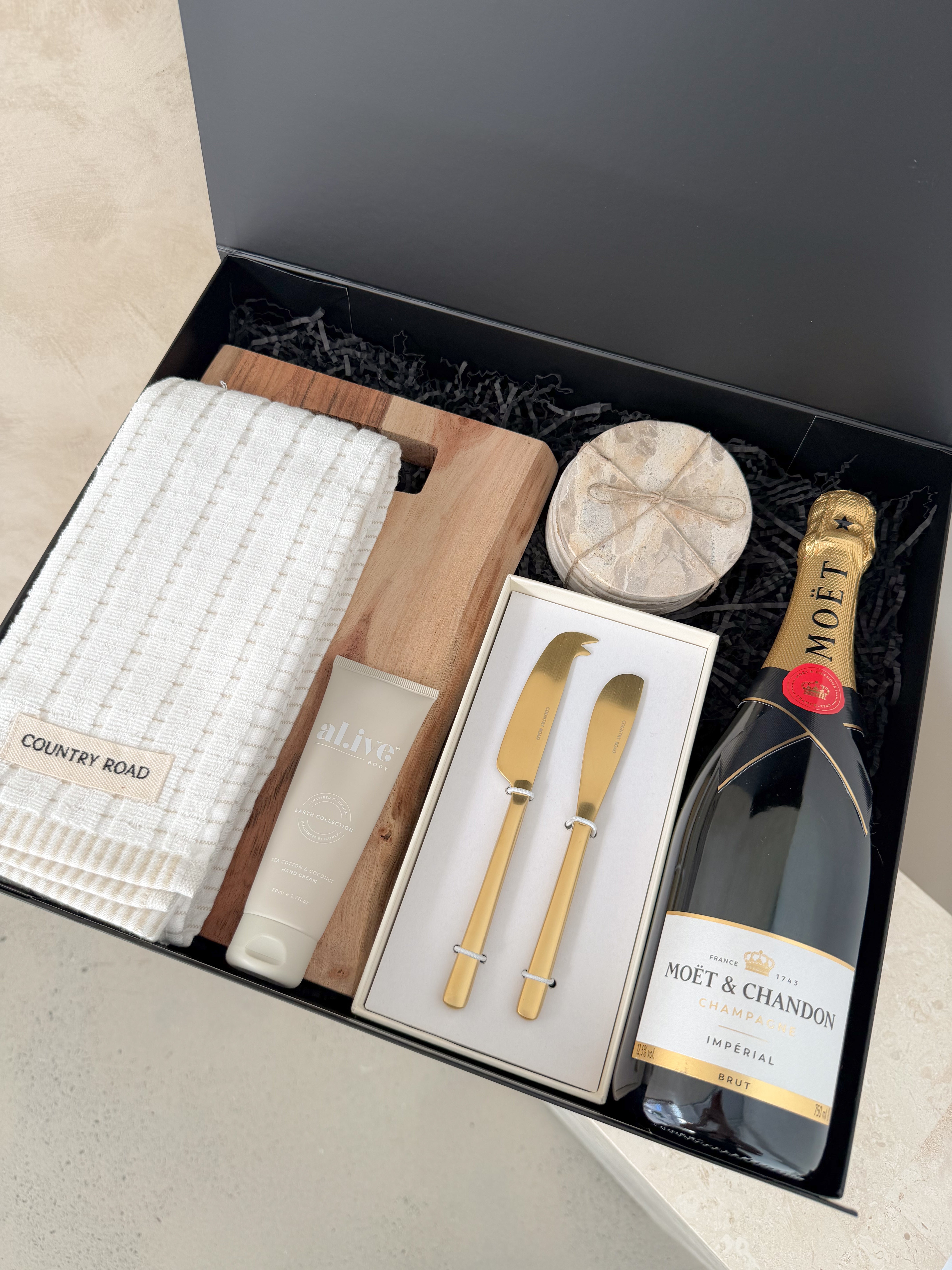 The Weekend Retreat (Moet)